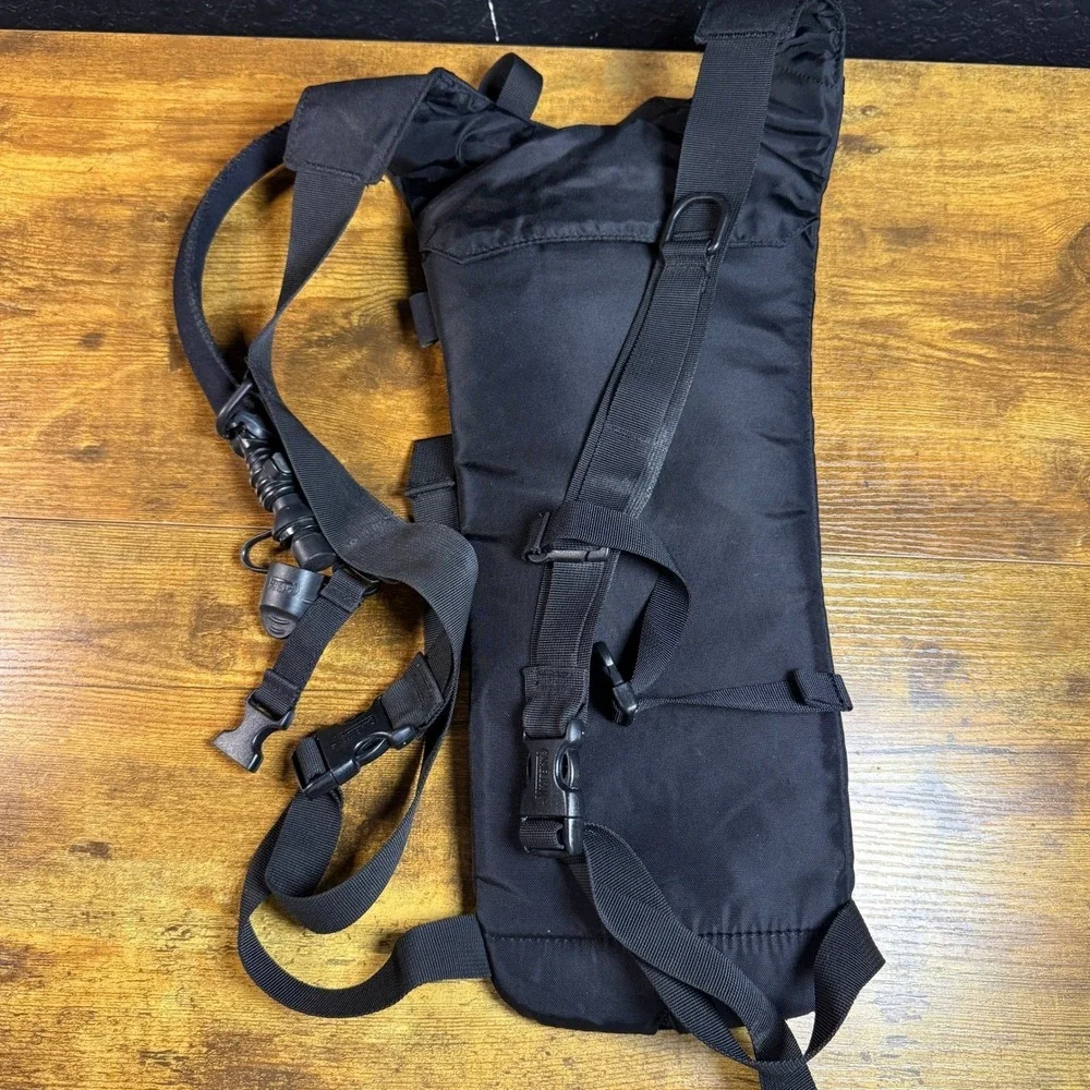 CamelBak Maximum Gear Sabre Black Cordura Nylon 1.5L Hydration Pack Unisex OS